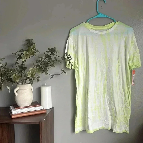 Colsie Women's Tie-Dye Oversized Lounge T-Shirt - Picture 4 of 6